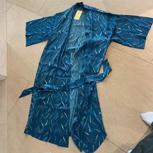 RECLINER NYC ROBE 100% SILK SZ L Toothbrushes